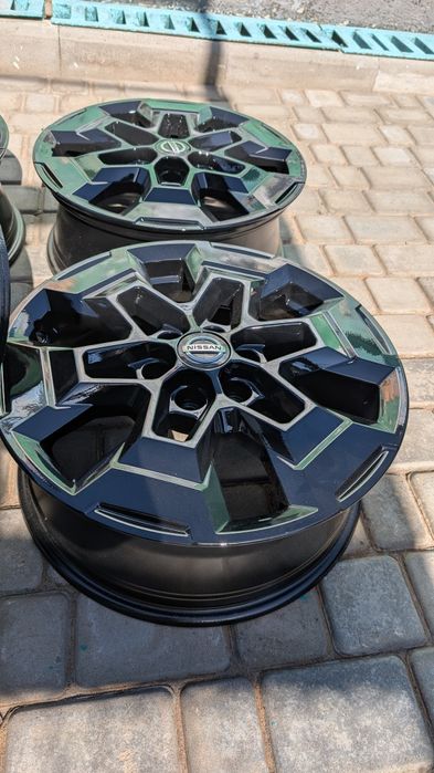 6 114,3 R 18 Оригінальні диски Nissan Navara D 23 2019 року