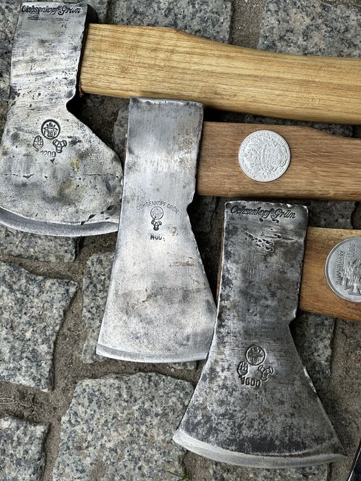 Niemiecka cechowana siekiera.