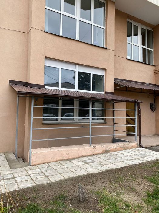 Підвальне приміщення 173.8м2. Центр. Світло завжди