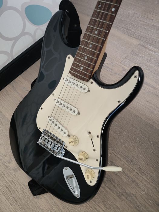 Електрогітара Squier by Fender Stratocaster