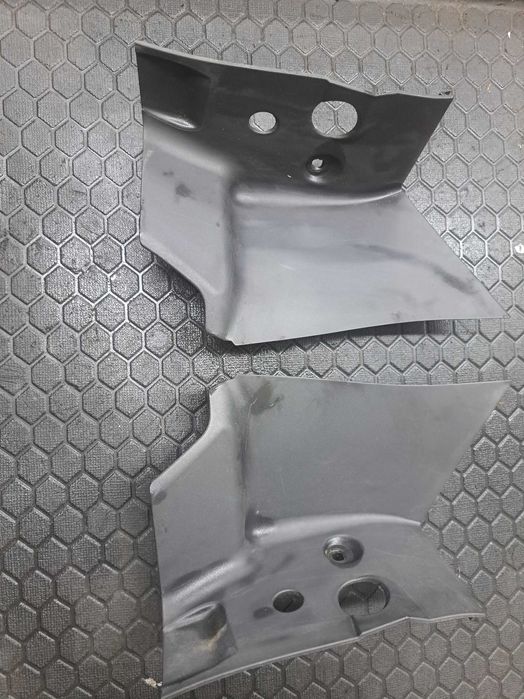 Osłona lampy tył PRAWA/LEWA 8V41-13N552-AB / 8V41-13N553-AB