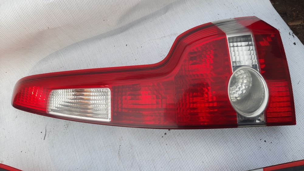 Volvo V50 lampa tył tylna lampy tylne prawa lub lewa