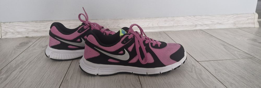 Nike Revolution 2