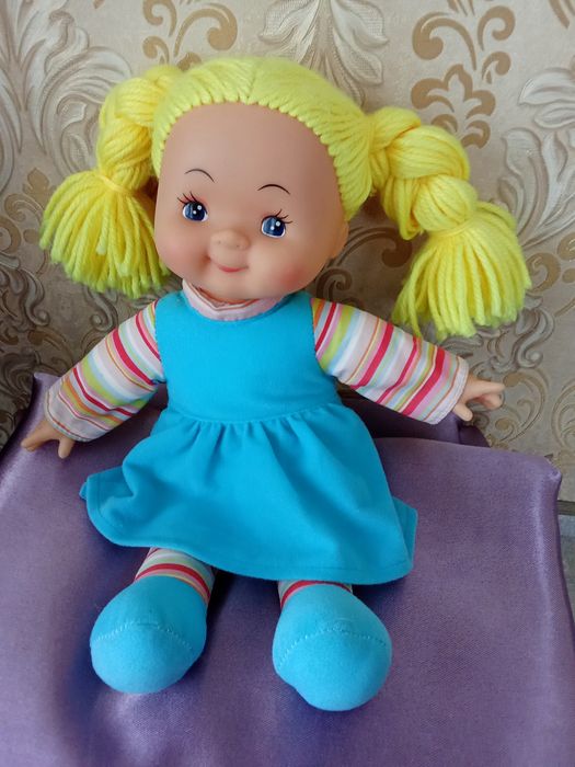 М'яка лялька Dolly