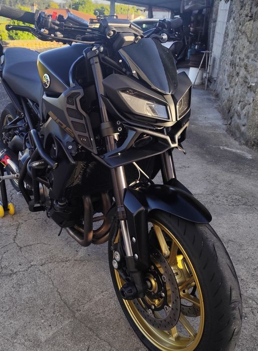 Yamaha mt09 akrapovic