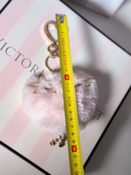 Serduszko Victoria’s Secret zawieszka puchata jak nowa brelochek