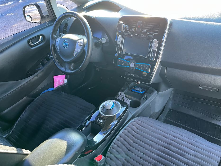 Продам Nissan leaf