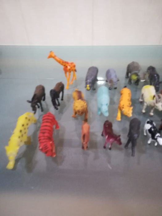 Lote de animais como novos