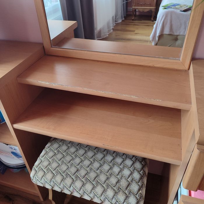 Туалетный столик макіяжний стіл у перукарню