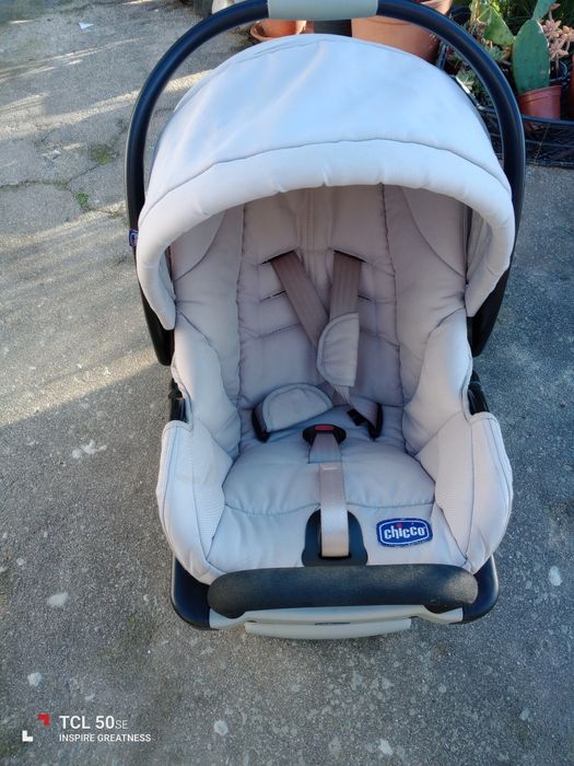 Carrinho de bebê da Chicco em bom estado com pouco uso.