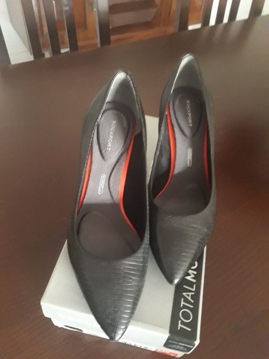 Sapatos pretos em pele 36