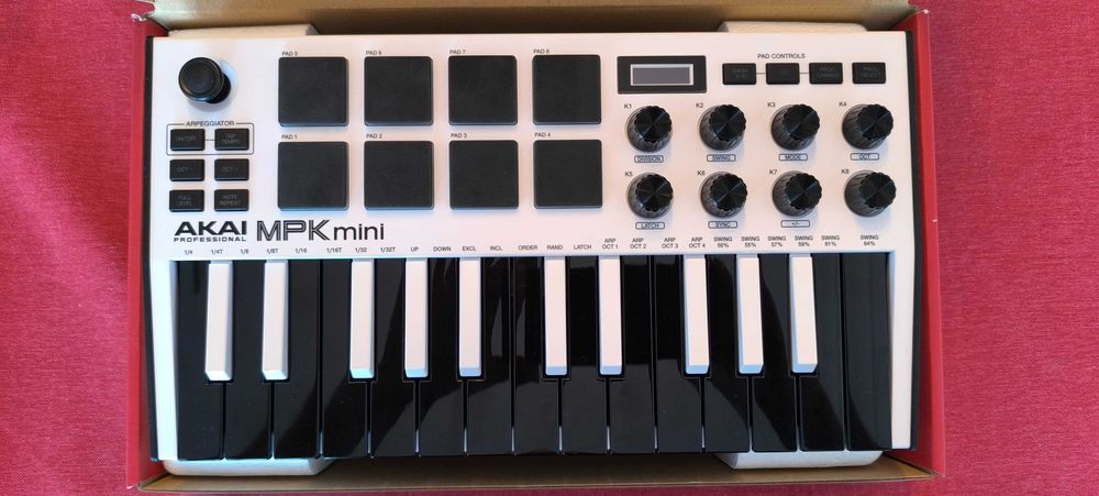 Teclado branco Akai MPK mini 3 - controlador MIDI (Musical Instrument Digital Interface) USB