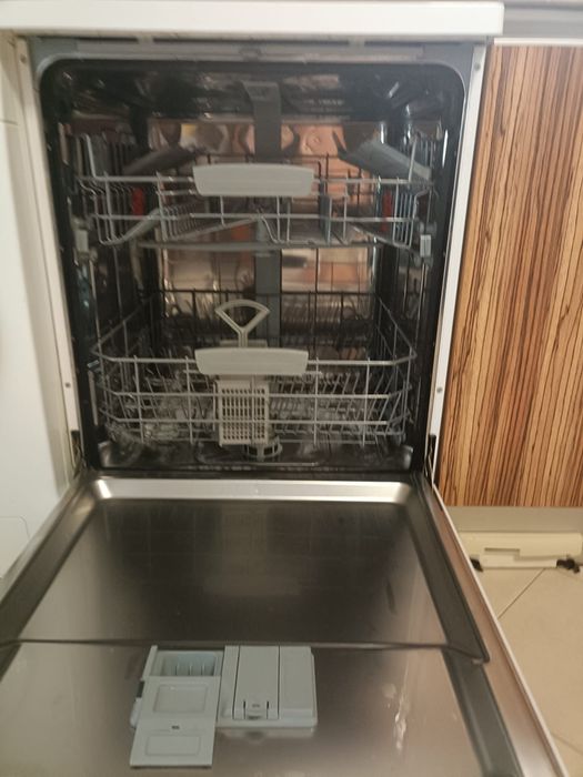Maquina de loiça Hotpoint Ariston como nova
