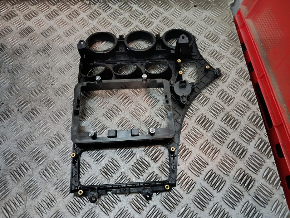 Alfa Romeo 159  dekor kokpitu konsola środkowa B634