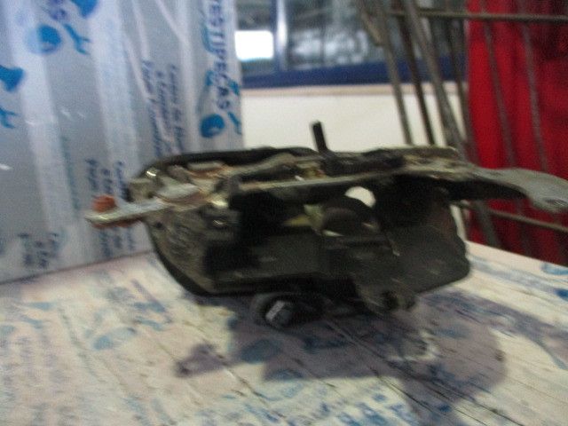 Fechadura / fecho porta trás direito TOYOTA Corolla Liftback (_E11_)