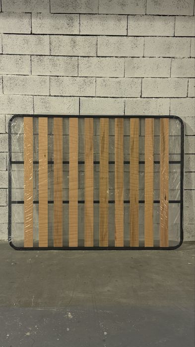 Estrados cama praticamente novos