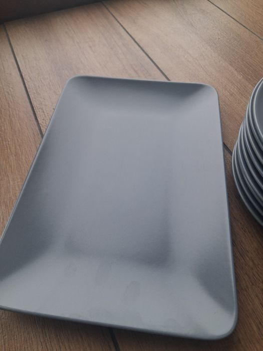 IKEA DINERA – szare matowe talerze – komplet”