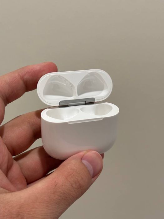 Etui ladujace airpods 4 Bez ANC