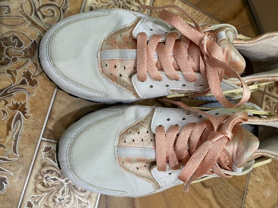 Nike Huarache жіночі кросівки 38 розмір світлі вживані