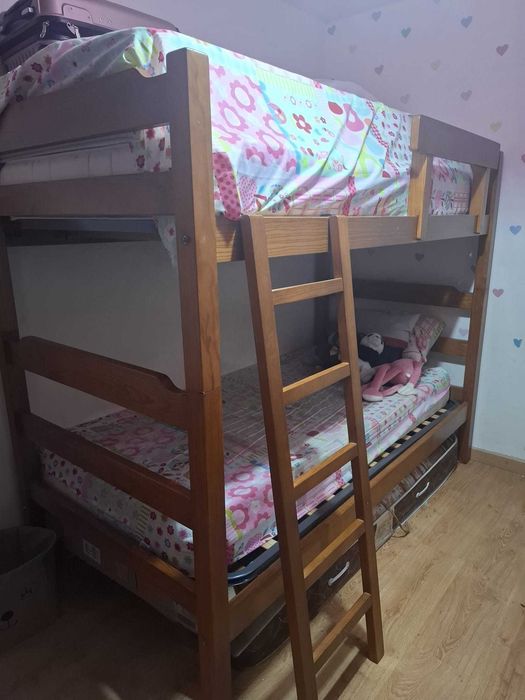 cama beliche com colchões