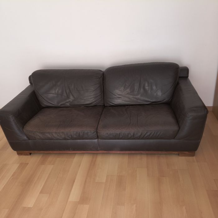 sofa de couro em boas condições