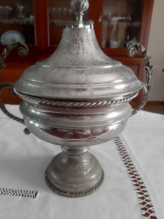 Terrina muito antiga