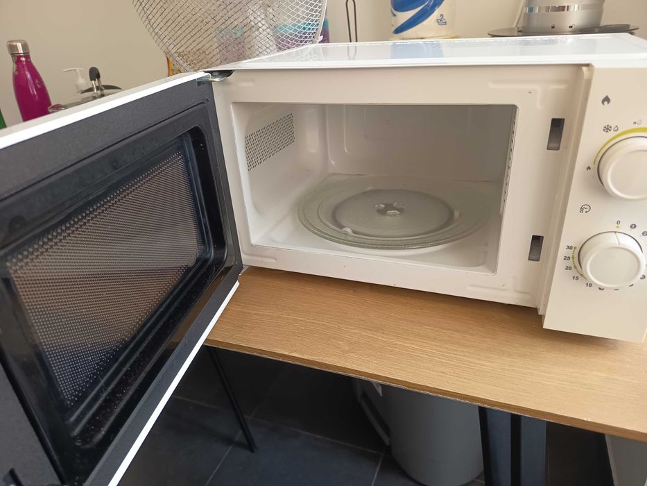 Microondas Selecline Modelo P70T20L-V7