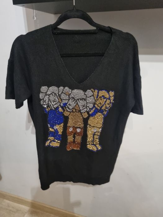 Śliczna bluzka. Dekor z cekinów,