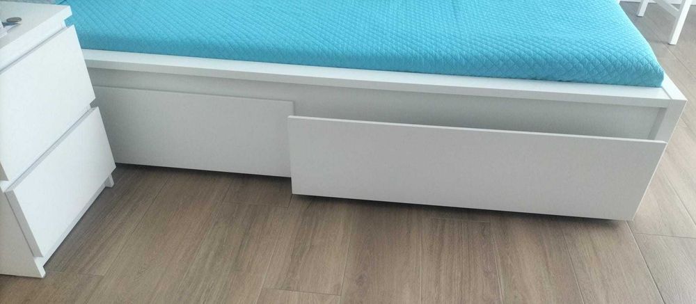 Mobilia de quarto (solteiro) Ikea, em ótimo estado!