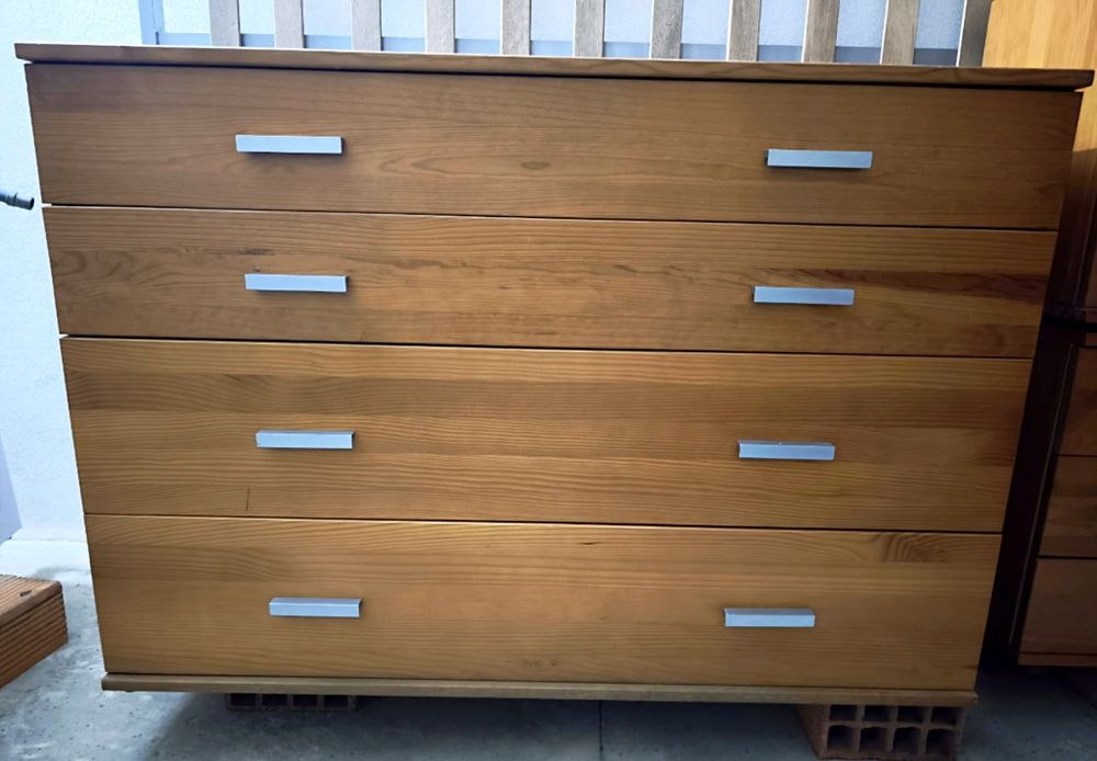 Cómoda em pinho mel