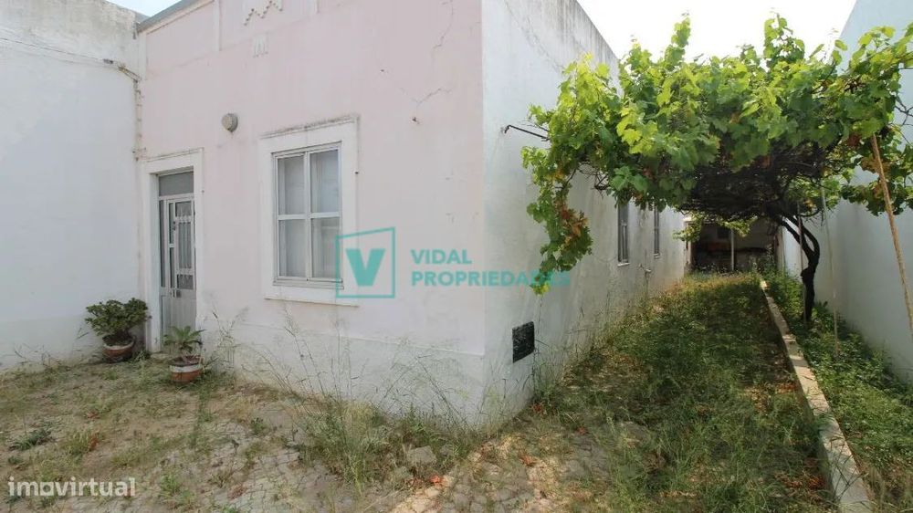 T2 em banda com garagem, jardim e terraço em Faro