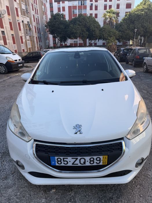 Peugeot 208 1.6 BlueHDI 92cv (2014) – Excelente Estado, Muito Económico
