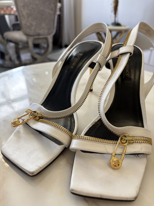Босоножки Versace белые