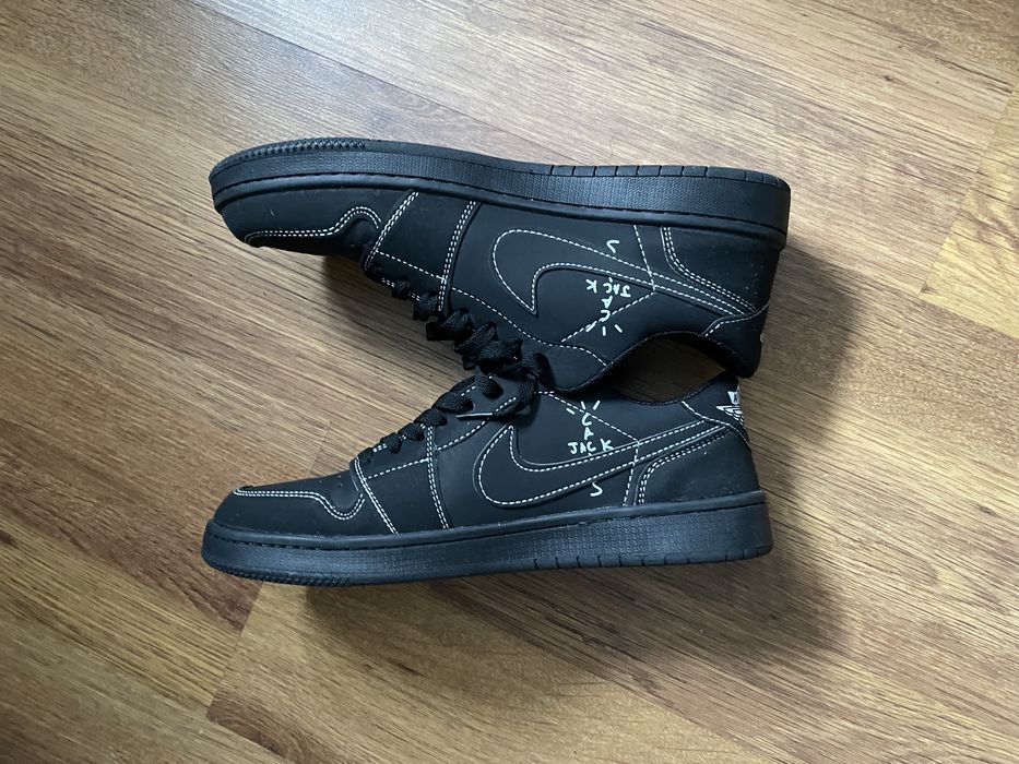 Продам кросівки nike dunk low travis skott