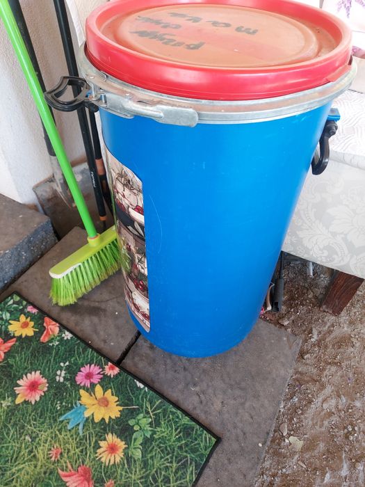 Mala,plastikowa beczka