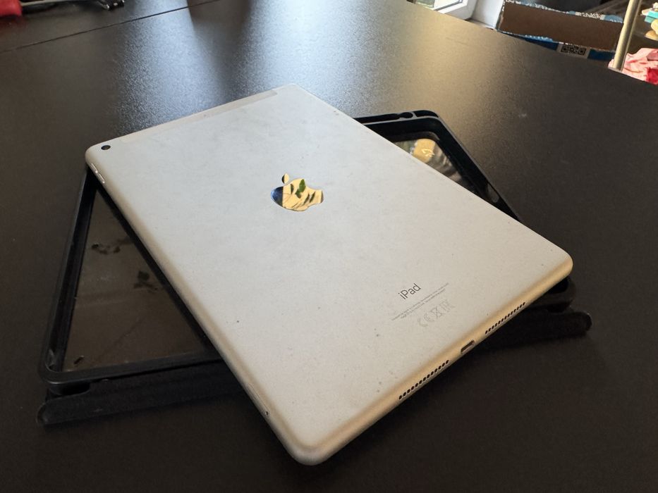 IPad 7gen 32gb bialy z etui