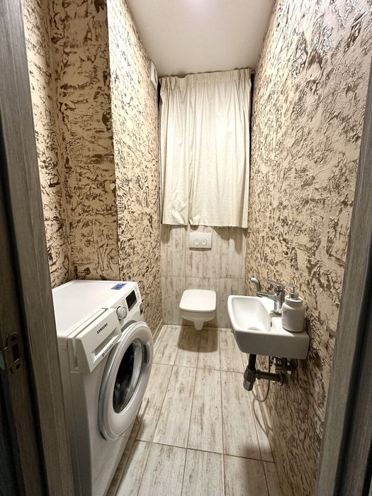 2 кімнатна квартира . Центральна частина Вишневого. Держпрограми.