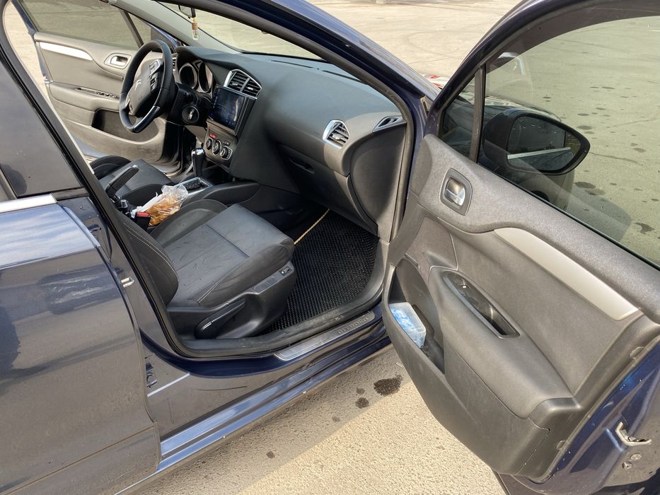 Citroen C4 2011 року