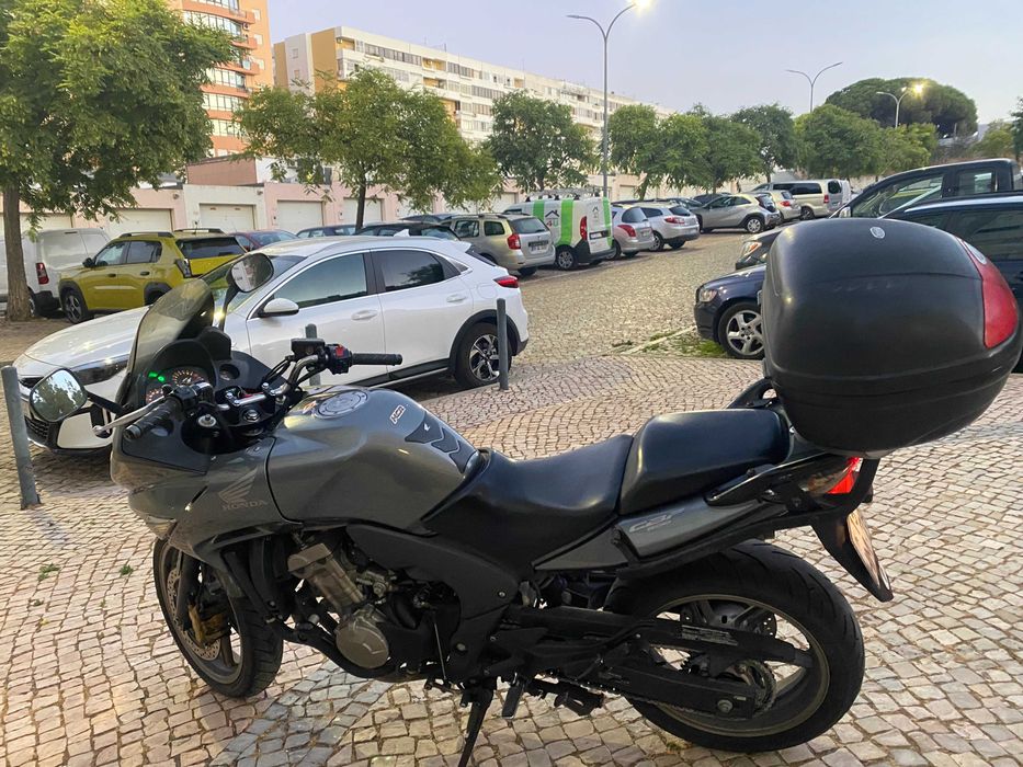Mota CBF 600 em Faro