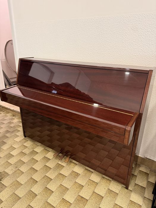 Piano Yamaha C108