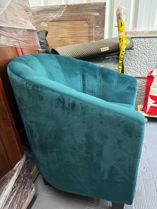 Par de poltronas elegantes em veludo azul petróleo, estilo vintage
