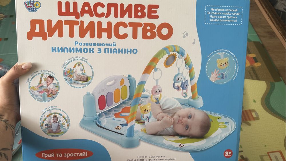 Розвиваючий килимок з піаніно.