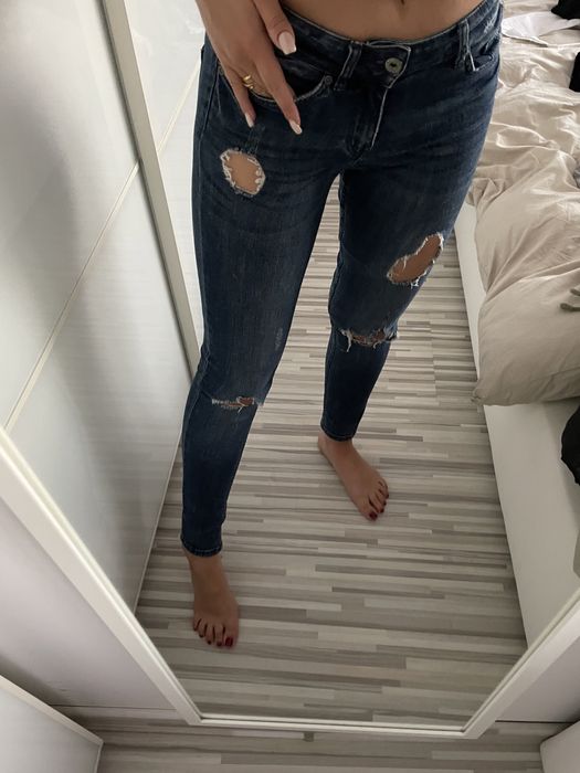 Jeansy ciemne rurki H&M divided dziury przetarcia S/36