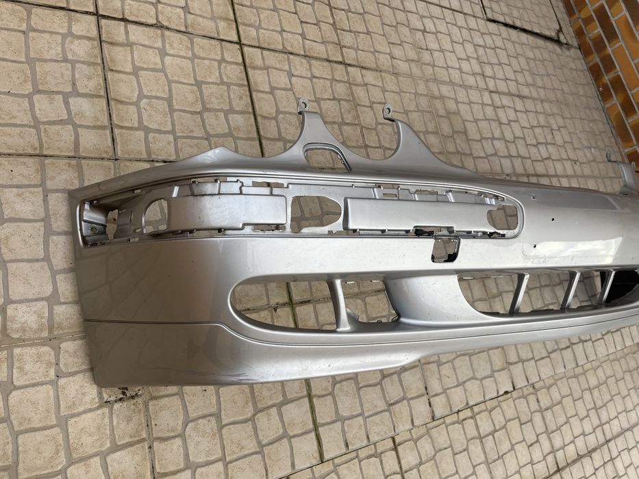 Vendo parachoques frente p/ Mercedes W210