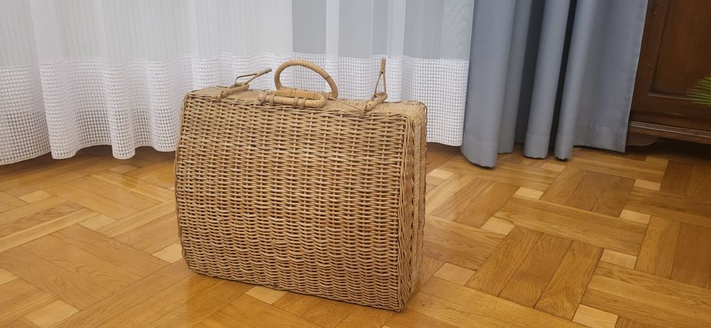 Wiklinowa walizka zamykana