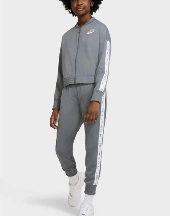 Спортивний костюм Nike на дівчинку 10-11 років