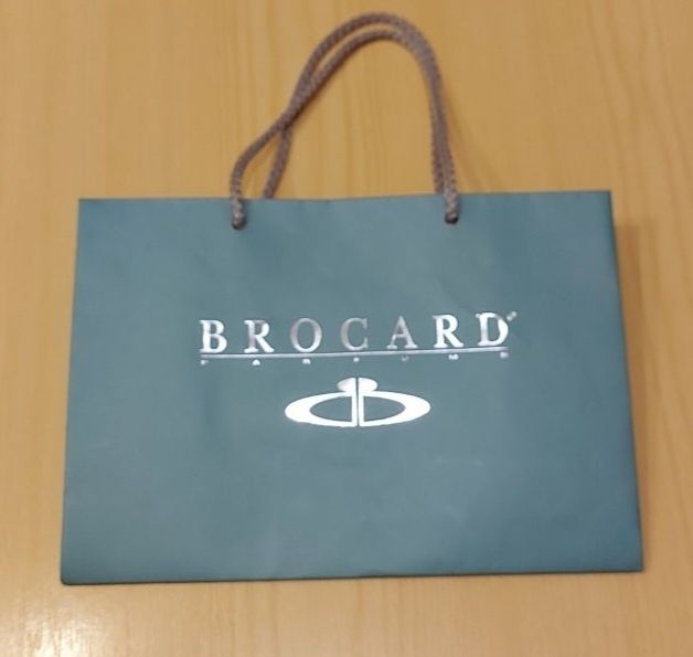 Пакети брендові подарункові