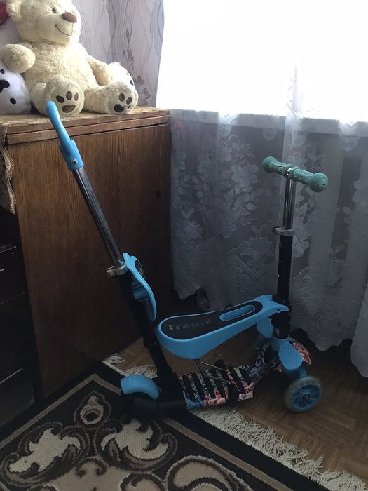 Продам самокат трёх колёсный