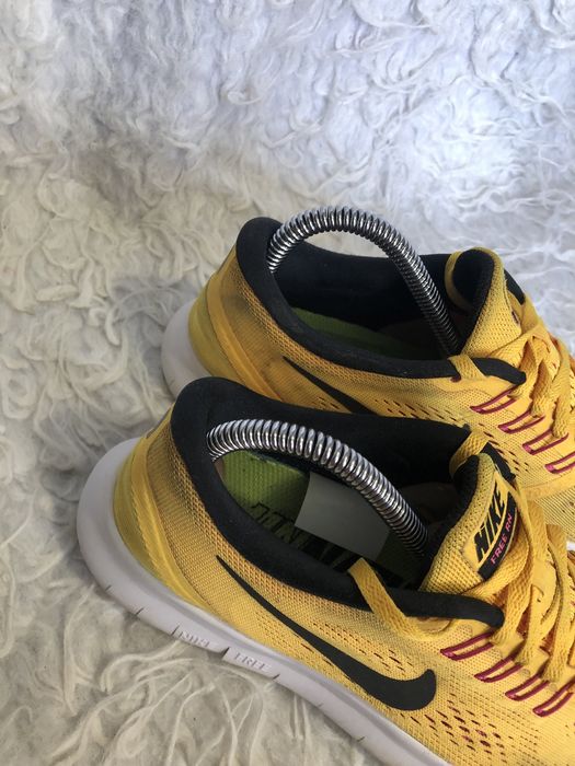Buty Nike FREE RN rozmiar 37,5 23,5 cm żółte
