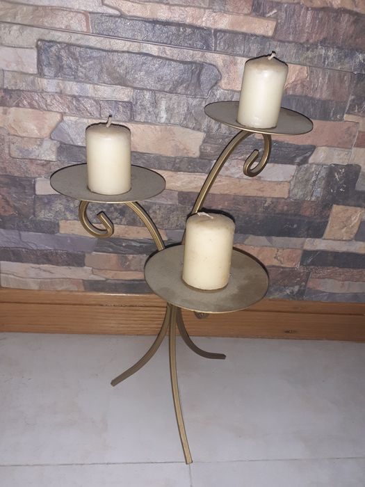 Decoração castical para 3 velas dourado
